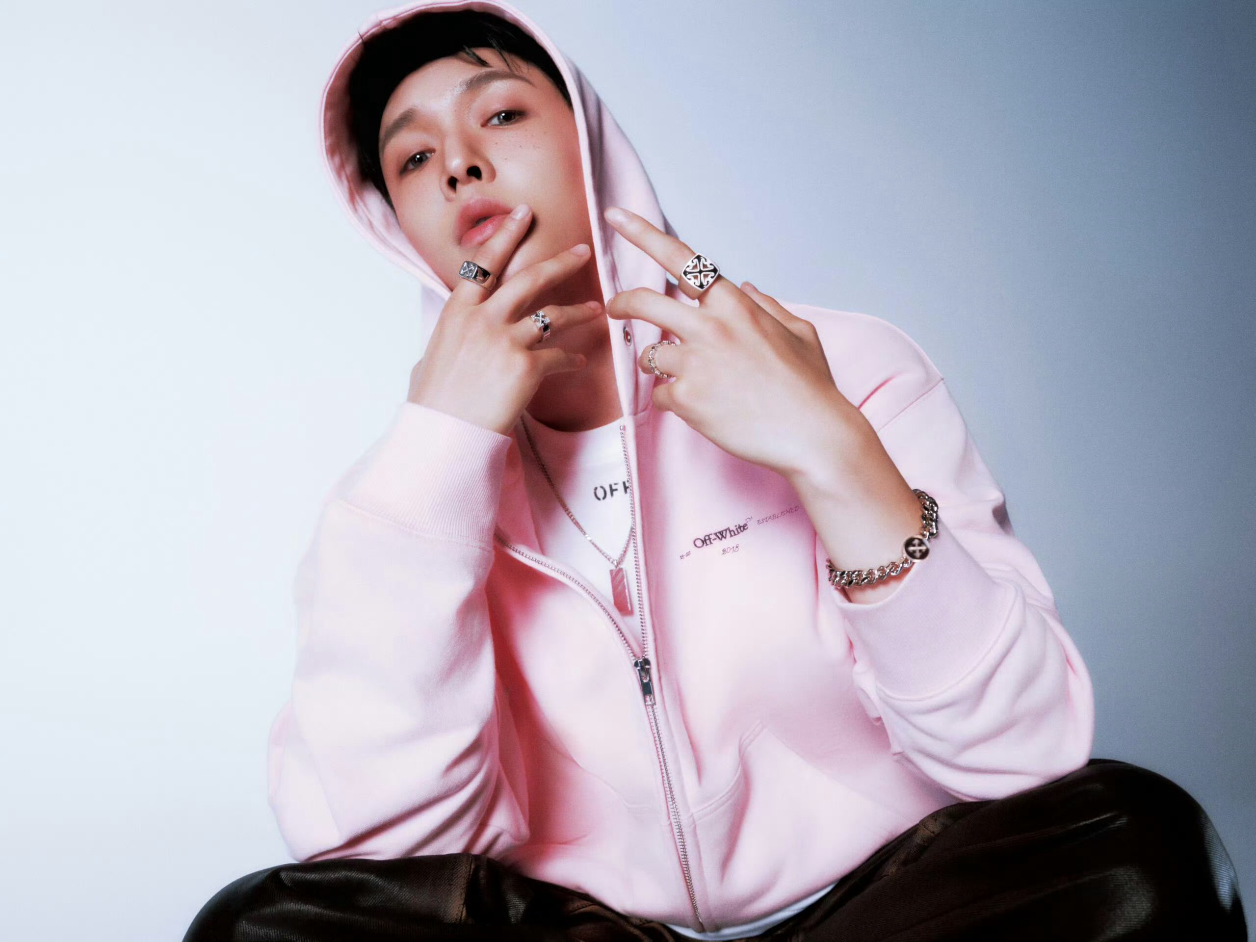 小黑板报 张艺兴出任Off-White™ 品牌代言人 ​​​