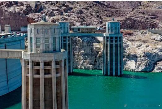 【财富晚茶】今日股市收评：深指跌0.76%：水务震荡回升酒店杀跌导语：作者系《网