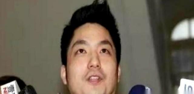 蒋万安把话说绝了。当着一圈镜头，直接撂下一句：国民党主席，我不选。半个字的回旋余