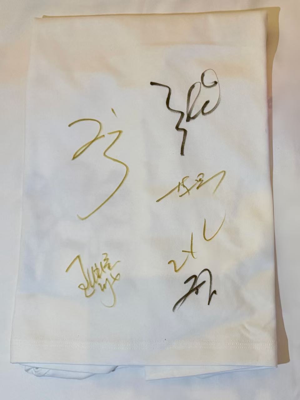 章程冷松茸 就你俩搞特殊 黑笔签名是吧 哼哼小情侣你们赢了 