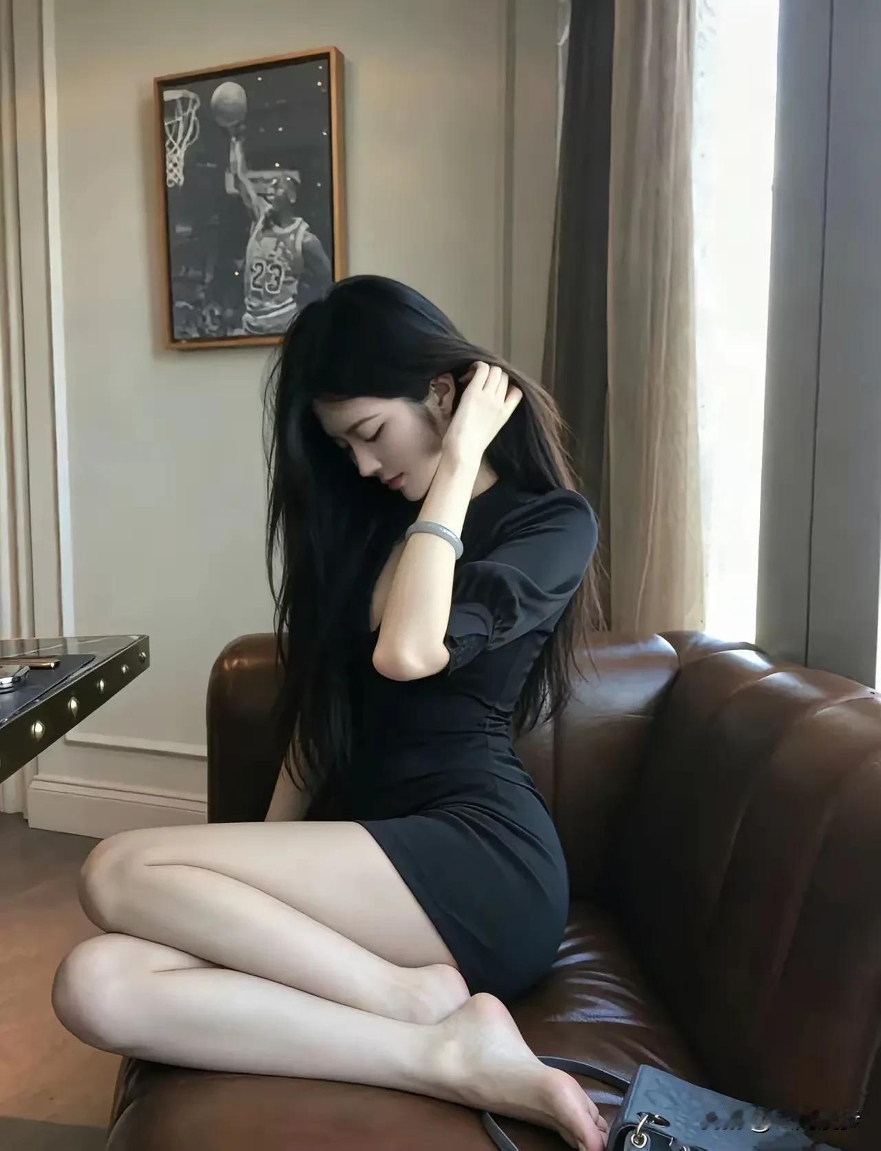 不会煮饭的女孩，下班回到住所，内心满是自责……这个在公司独当一面的女孩，竟在电饭