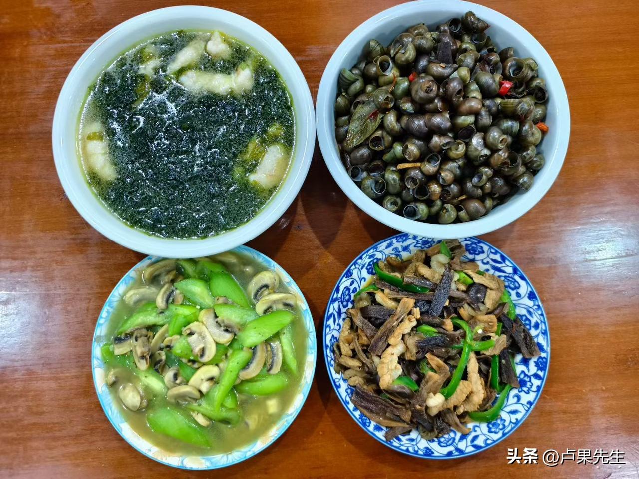 晒图笔记大赛夏天的仪式感：一桌家常菜，一盘炒螺蛳，可以慢悠悠嗦一整晚。退休人生活