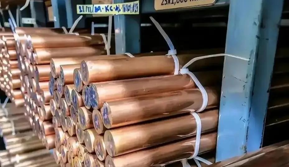 第一，美国这次彻底蒙了，最近美国大量存积了铜，把铜价炒上天去了，中国也不打算惯着