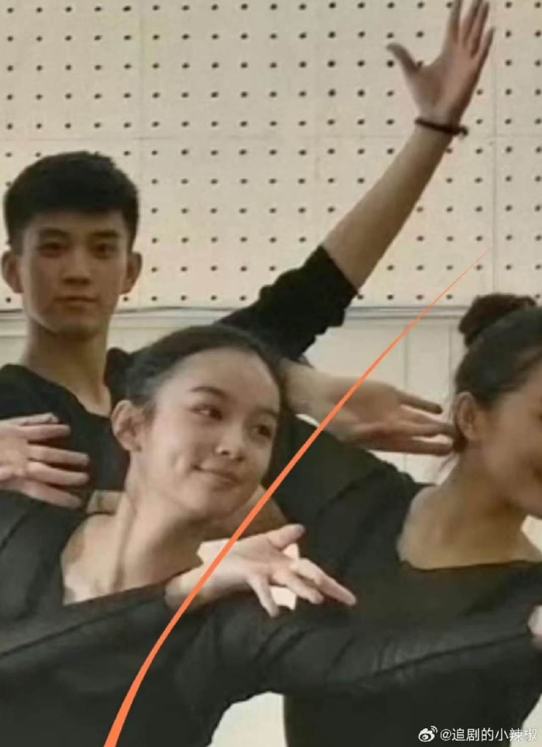 周也和王子奇素颜照周也王子奇素颜照 周也和王子奇素颜照，这是真纯天然 ​​​