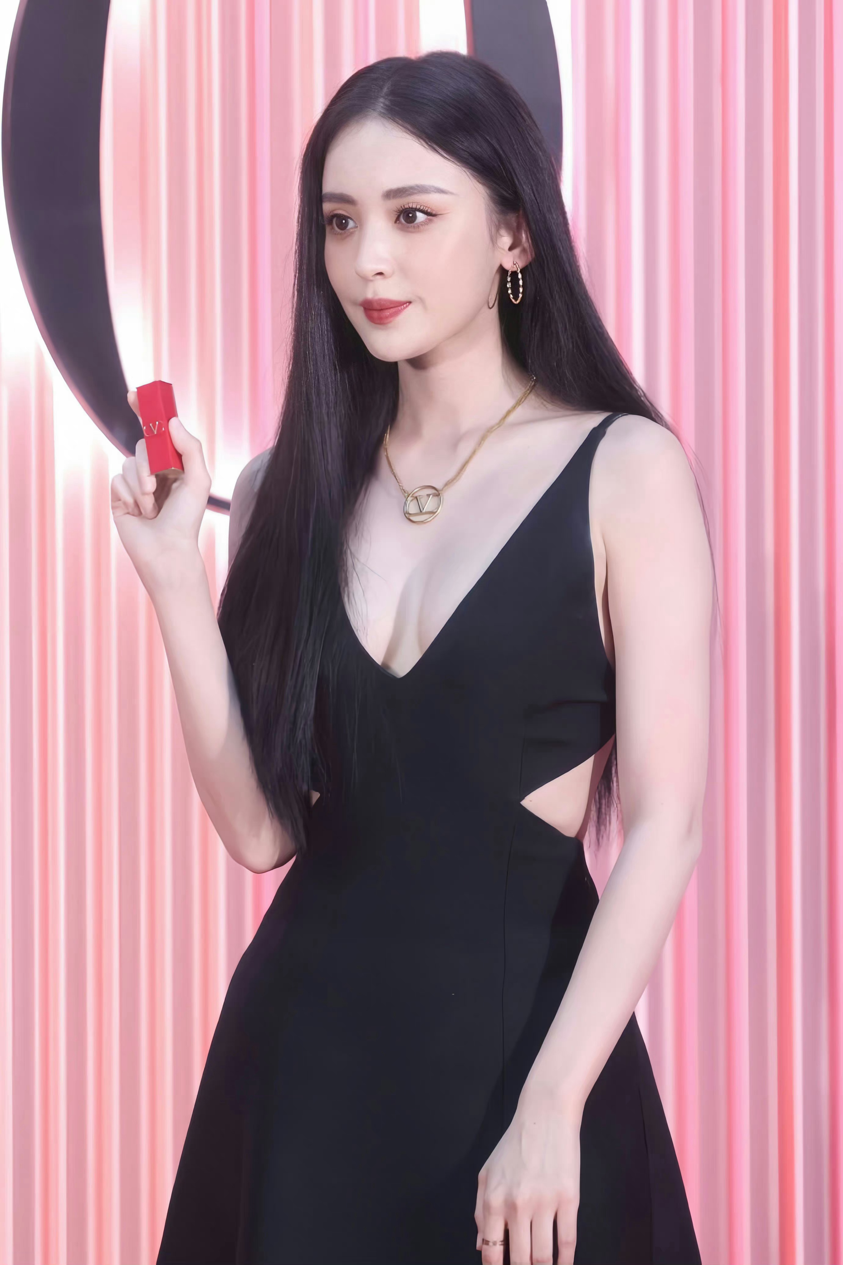 古力娜扎｜ V字出场活动  我是爱了 ​​​