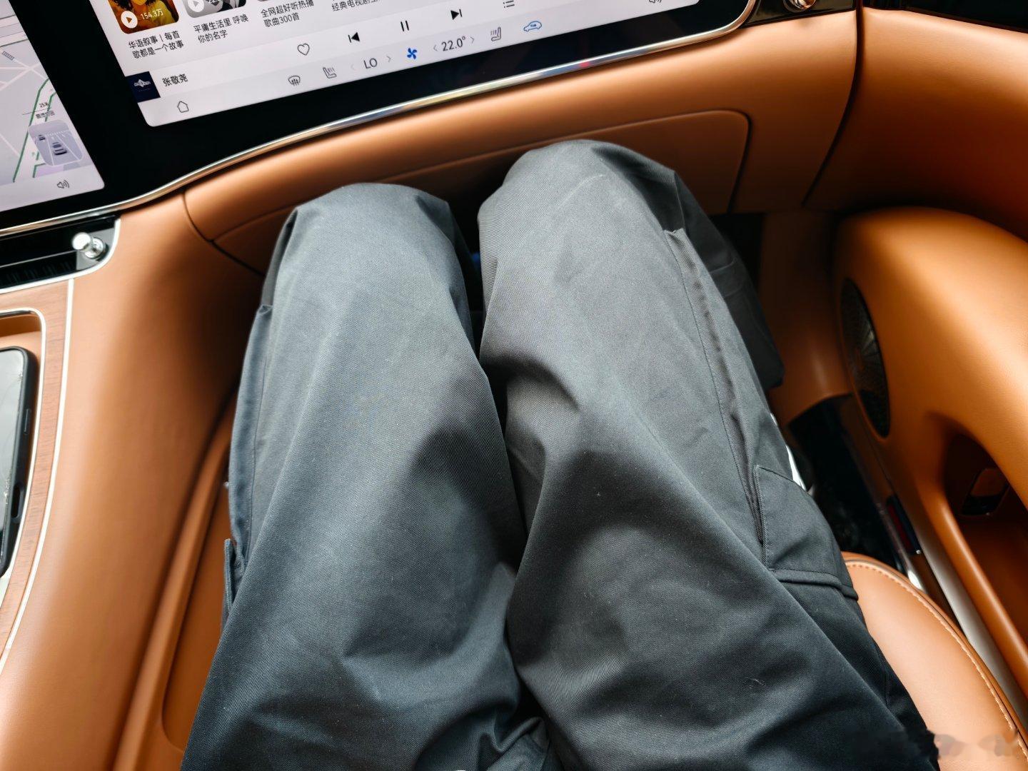 颇为深度的开了一下某至尊豪车！方向盘虚的、细微打方向有齿感的、纯电模式油门竟然竟