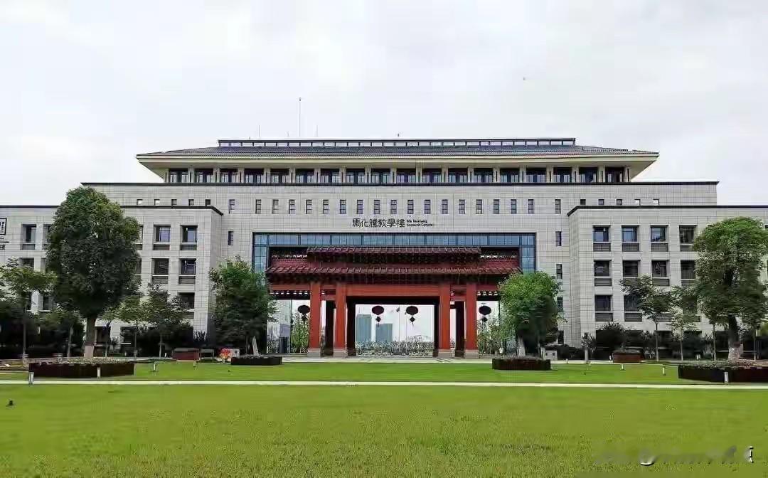 2026年5月，上海中医药大学2019届一个宿舍4名女生毕业5年后的去向引发热议