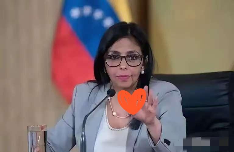 特朗普这回真的是“一顿操作猛如虎，一看战绩二百五”。

本以为把马杜罗弄走，委内