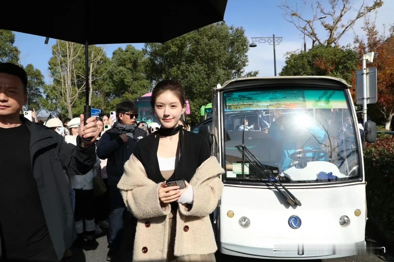 偶遇明星在街头！📸💃🏻