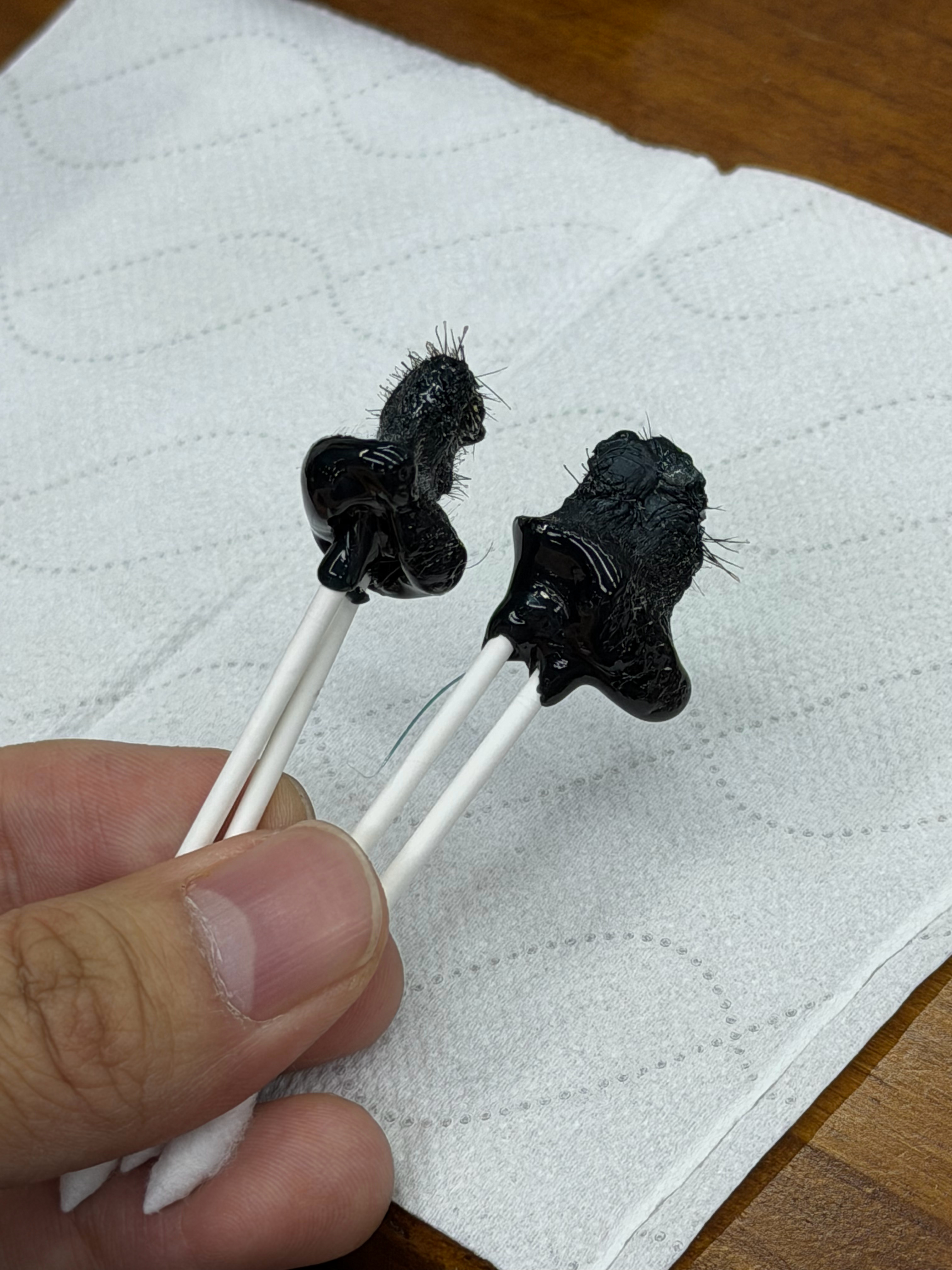 我强烈推荐所有男生做一下鼻毛，拔完之后整个呼吸都通畅了。男孩子更要注重细致的保养