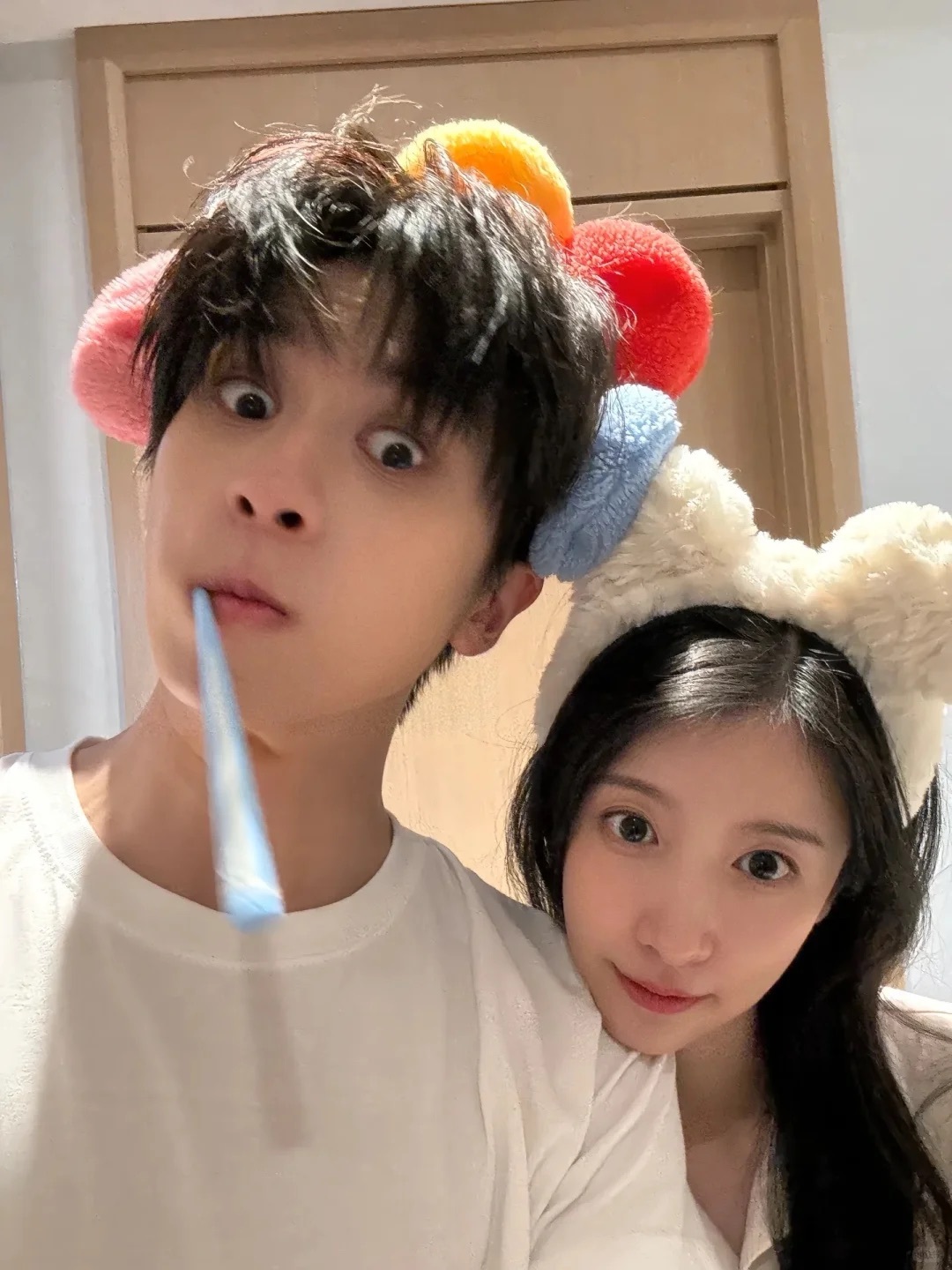 侯卓成恋爱脑具象化别人在会议室聊风控聊数据，侯卓成满脑子都是真心和感情，妥妥把恋