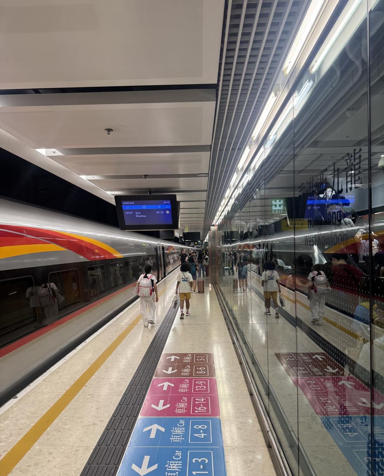 全国最贵的高铁没之一，14分钟68块钱
从深圳福田到香港西九龙全程大概是14分钟
