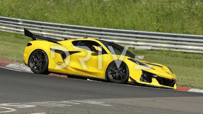 【雪佛兰科尔维特 Zora 顶级超跑纽北测试：912kW 混动怪兽，0-97 k