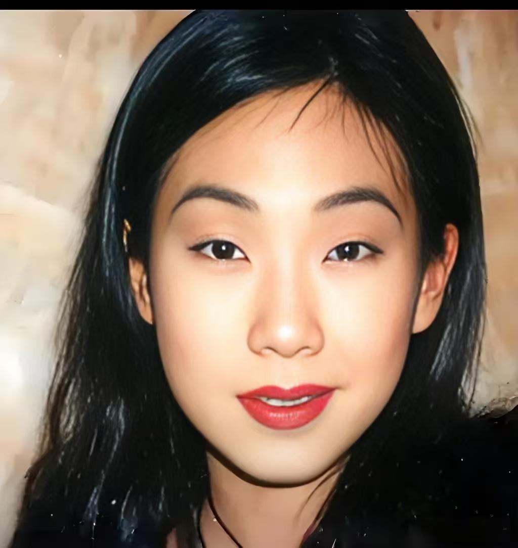 1994年，李宗盛婚内出 轨，爱上了妻子的闺蜜林忆莲，为需求刺激两人同居了，不想