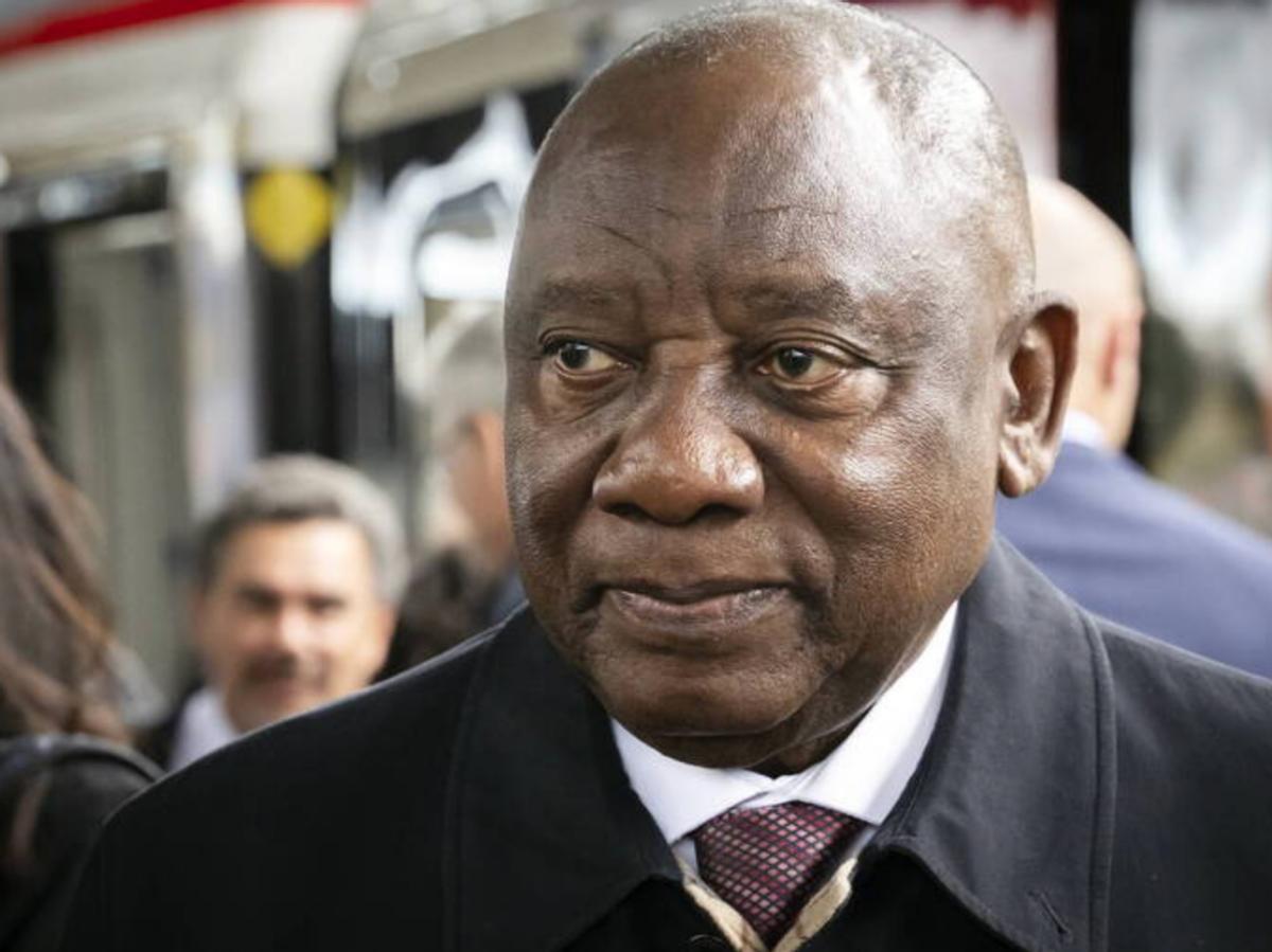 【17名南非雇佣军被困顿巴斯战场，他们向母国求援返国】

11月6日，南非总统府