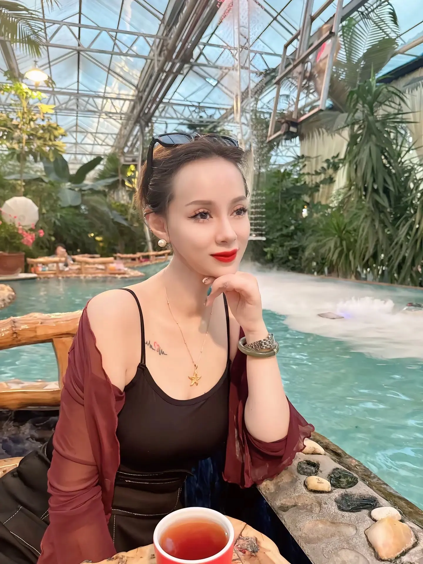 不用担心我，我在哪都生动漂亮。