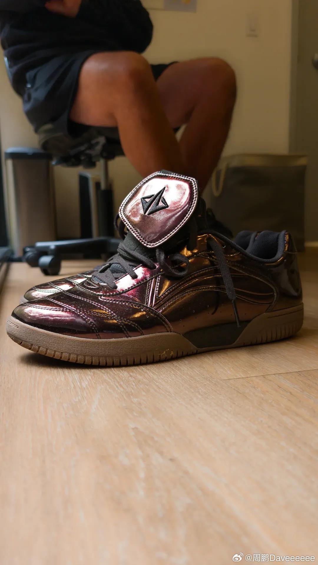 巴特勒今日在康复训练中穿着了全新All Around PE 鎏铜，老周在今日份C