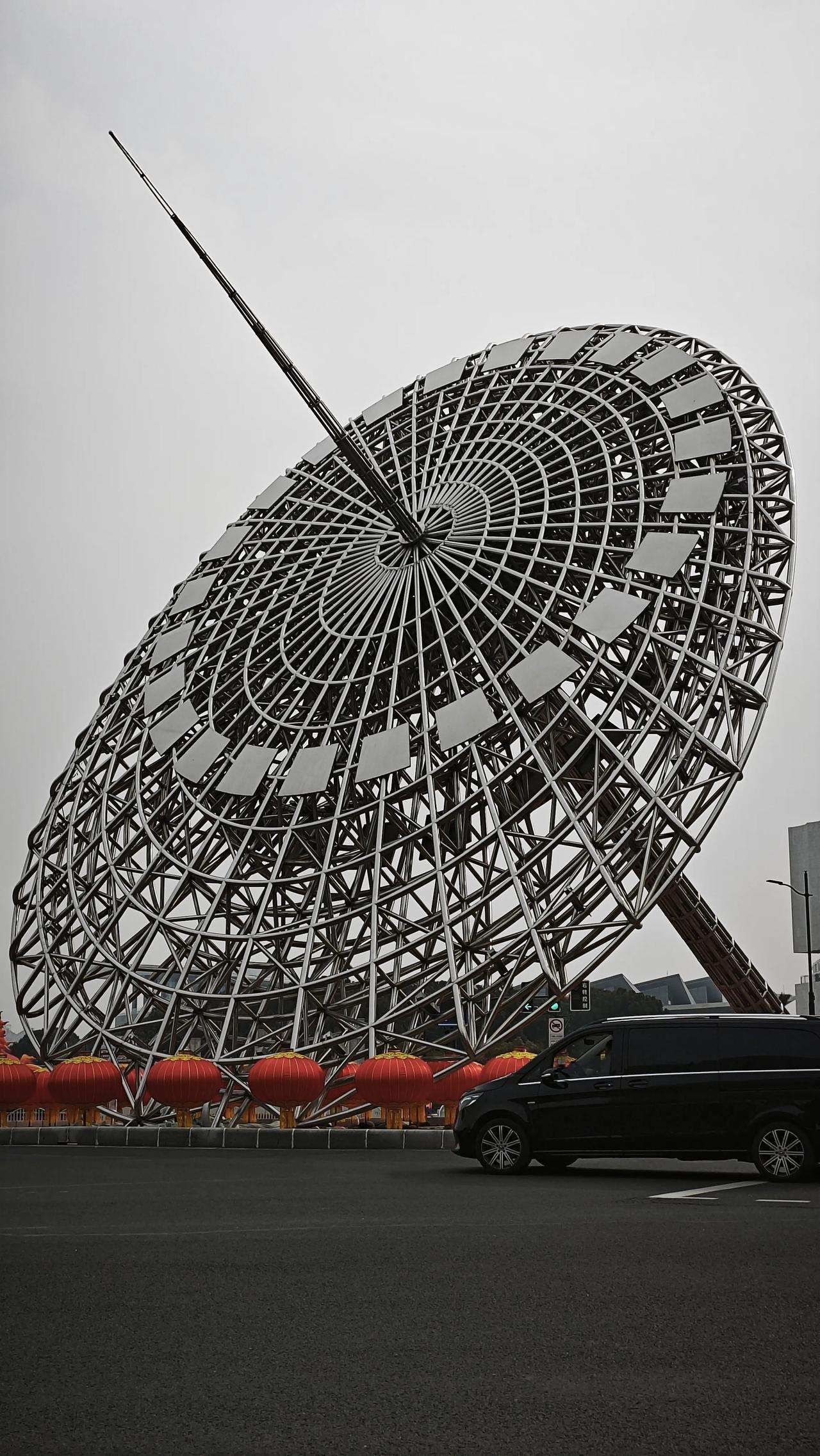 周二收盘点评：今日三大指数强势反弹，盘面情绪全面回暖，两市上涨个股超四千只，下跌