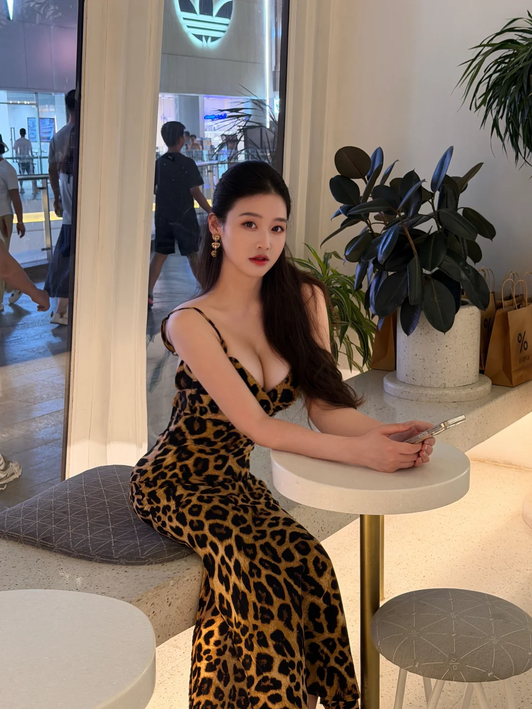 正常穿搭可出门 黑色永远的神 正常穿搭无不良价值观导向 永远臣服于黑色...