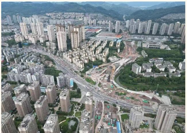 【重庆隧道新进展】国庆假期，重庆重点“路桥隧”项目建设不停。隧道进展如下：
新燕