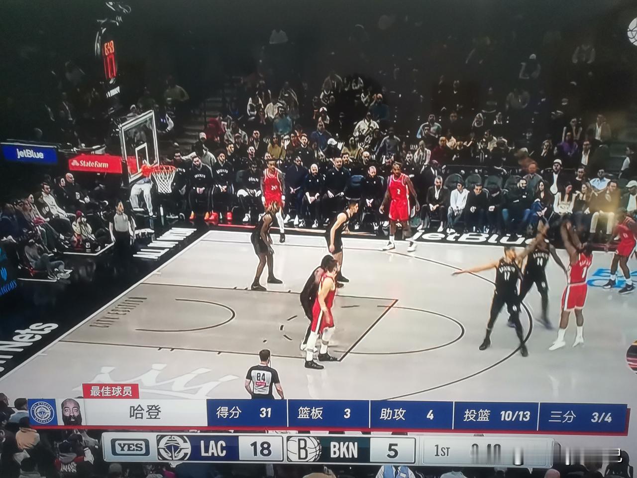 快船双子星闪耀，客场击溃篮网！哈登 31分4板6助1断2帽，投篮13中10，三分