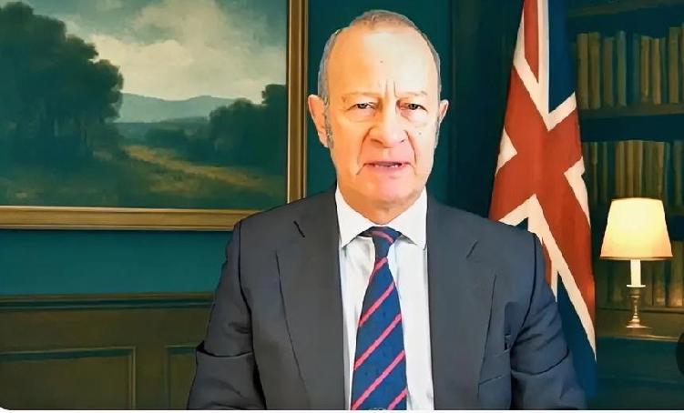 亨利．博尔顿，英国政治家，英国独立党前领导人：
事实上，英国和我们的欧洲盟友都不