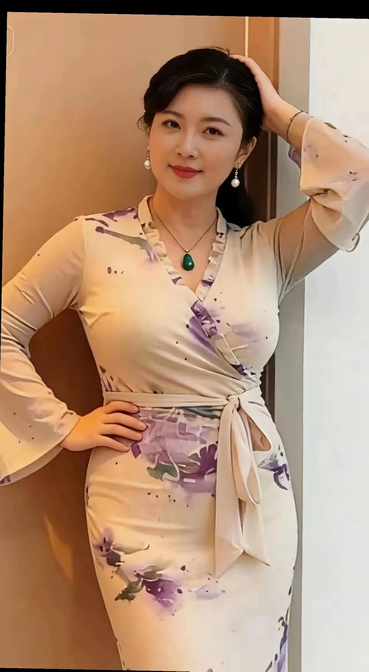 前妻叫妻不是妻
感情再好难相依
就算曾经再恩爱
孩子还能拴住你