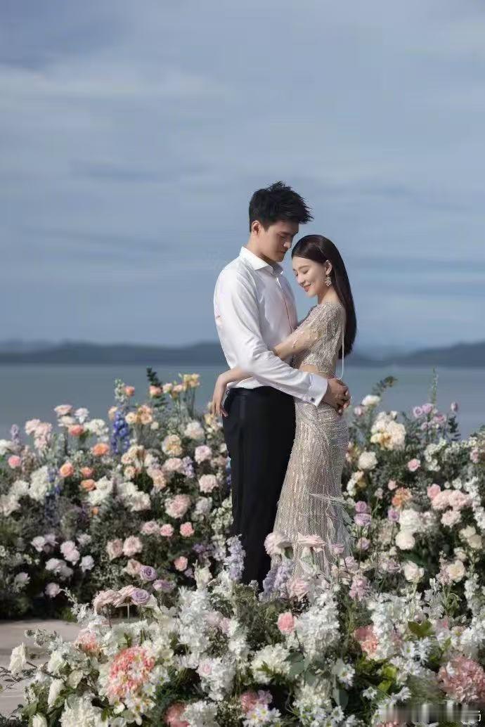 孙杨张豆豆双强婚姻别忘了孙杨张豆豆都是运动员出身 见过赛场顶峰的风光，也熬过日复