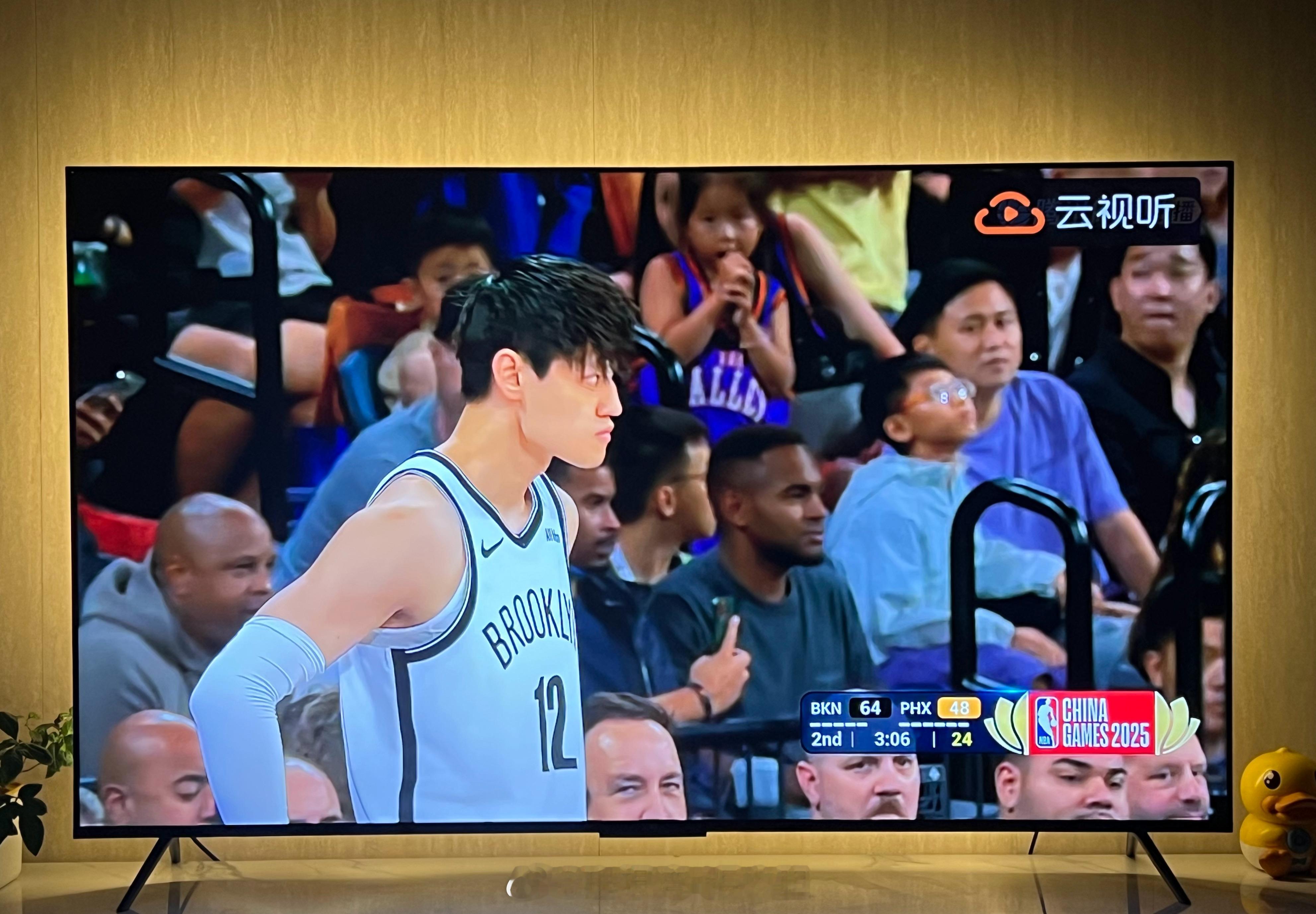 好消息！曾凡博上场了！坏消息！上来就犯规，然后暂停了！暂停结束，继续干！nba季