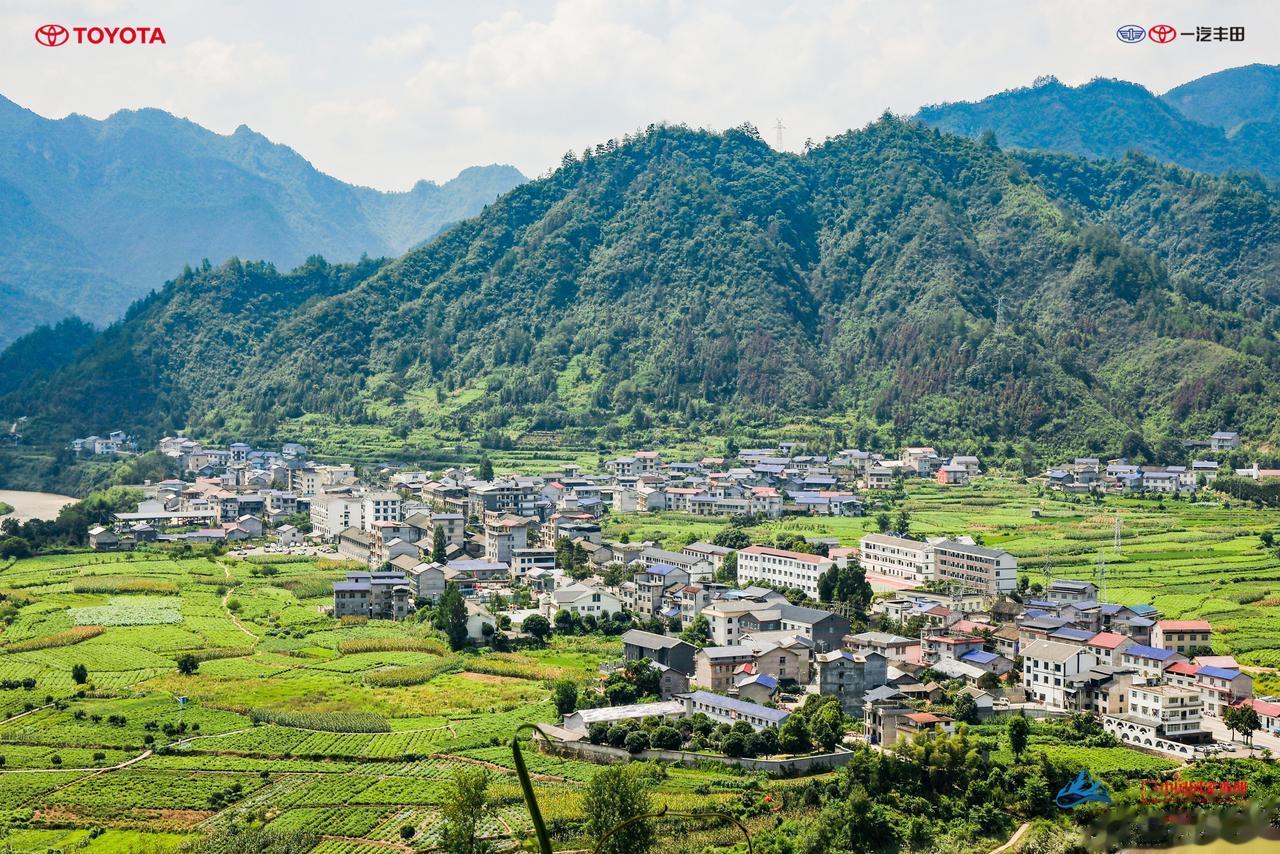 探野山河 做自然的主角
这次和新RAV4荣放纵贯湘鄂，一起探享壮美喀斯特。今天我