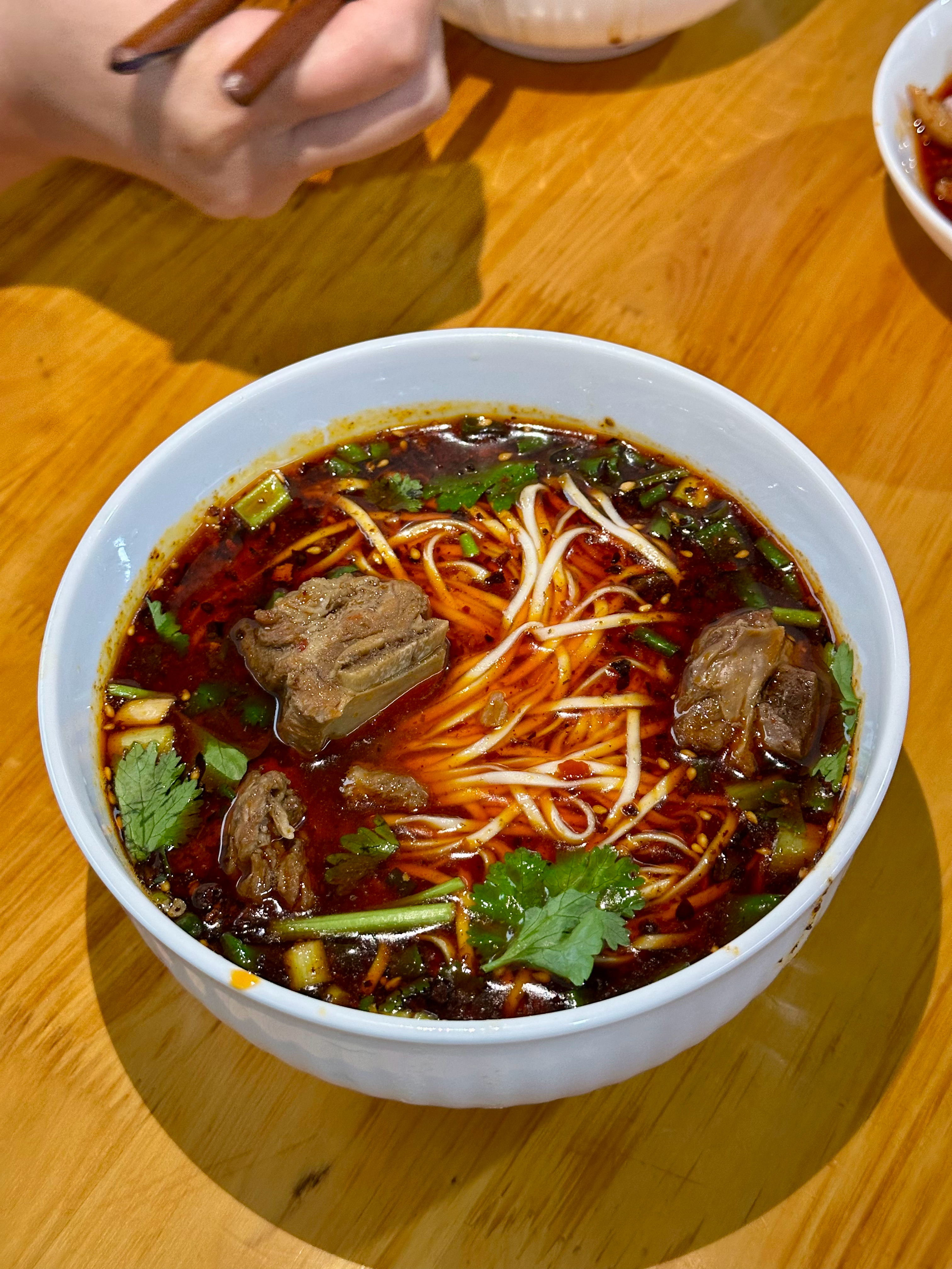 拍档归来，风吹日晒，安排些面和肉嘎嘎洗尘。  ​​​