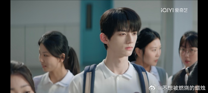 内娱请把校园剧也还给少男少女说真的这部剧选角真的太违和了！校园青春剧真的要看年纪