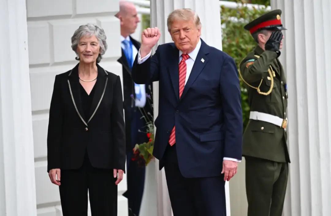 川普在爱尔兰说支持北爱尔兰和爱尔兰统一，这是狠狠捅了英国一刀。2026年9月，特