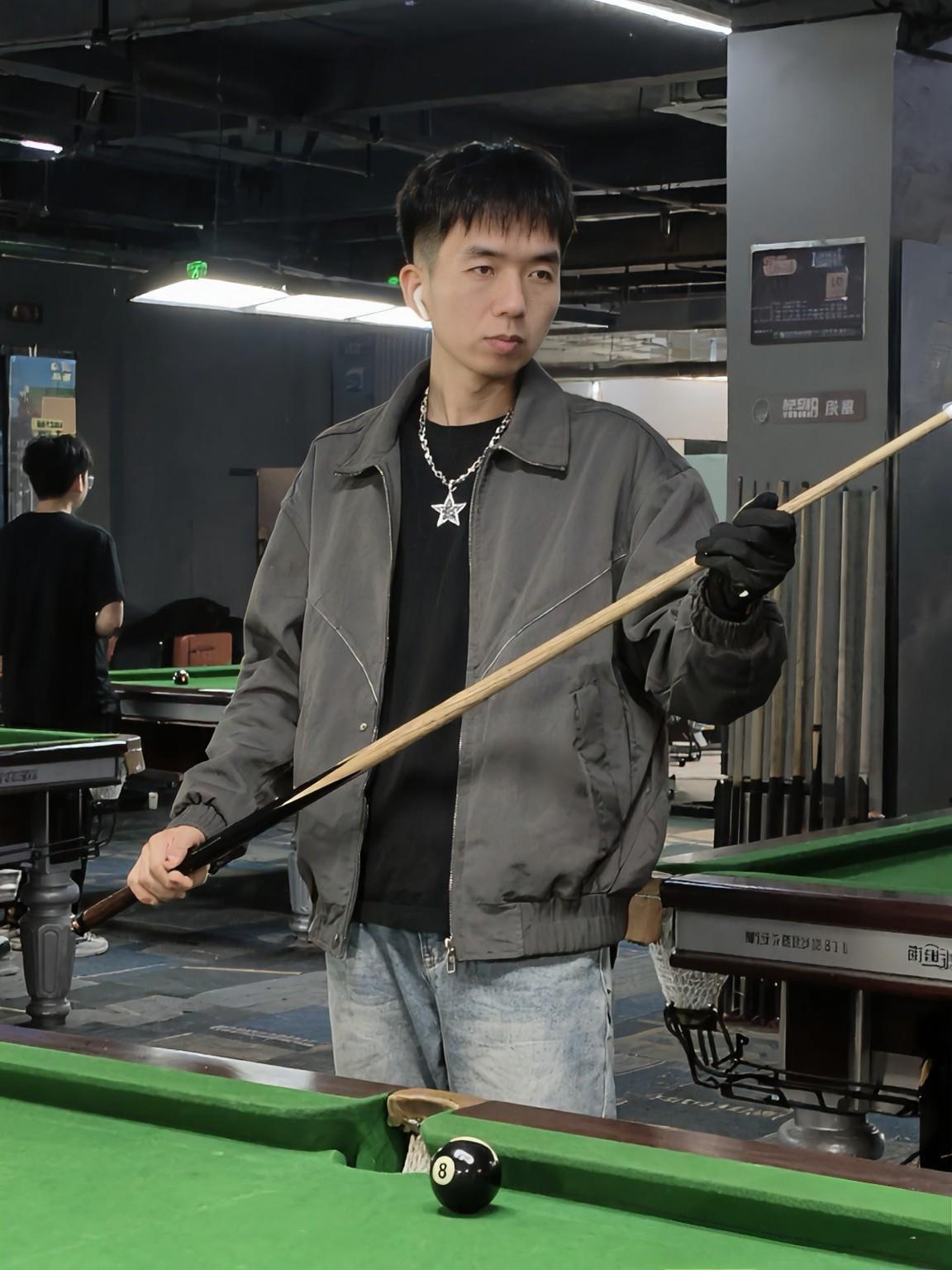 这还用纠结？优先级戳得明明白白——真心是命，金钱是撑，外貌是景，没了命，撑得再稳