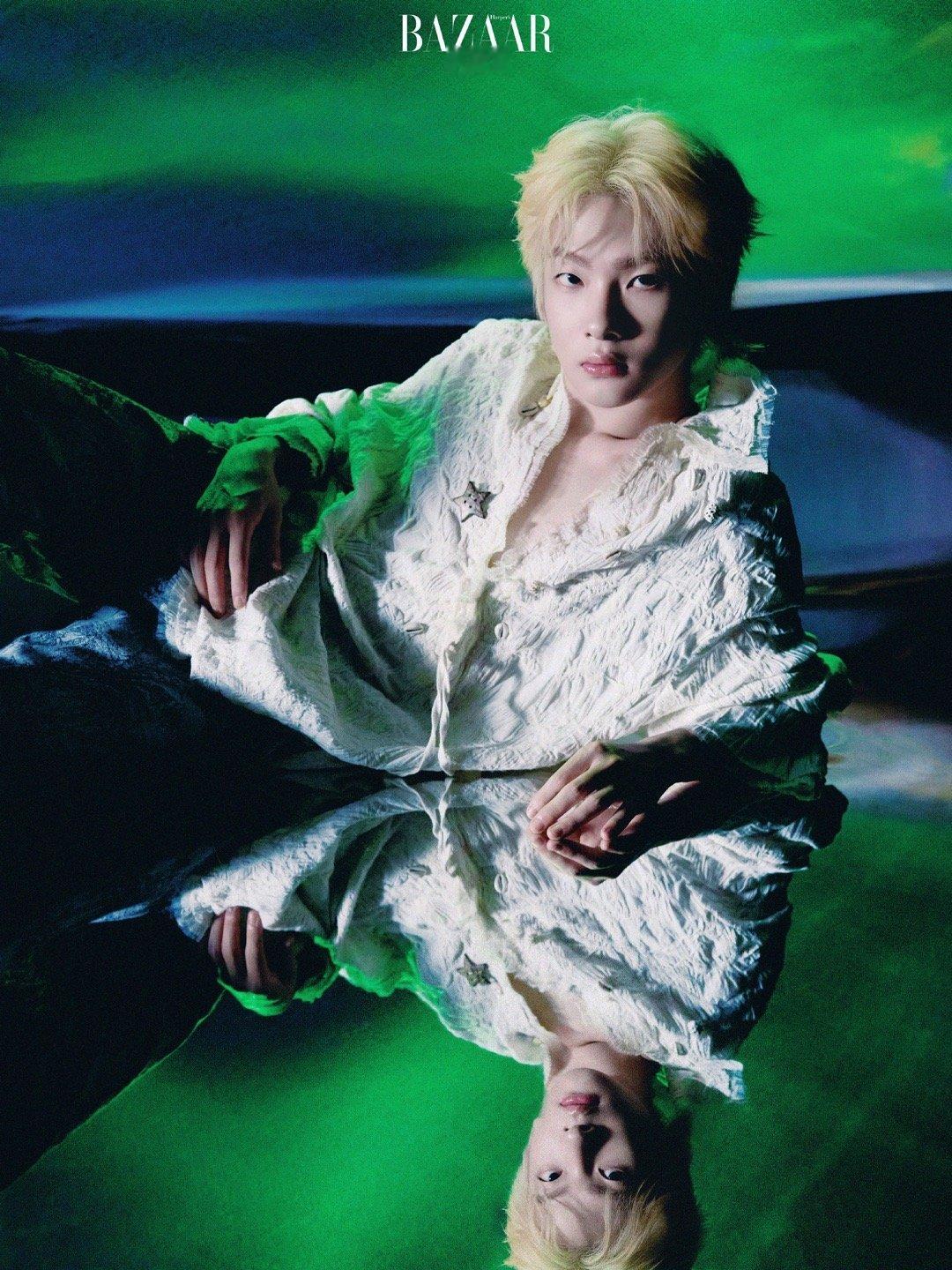 周震南时尚芭莎艺术封面 当艺术遇见时尚，就是最好的诠释者！最新释出的封面中，他将