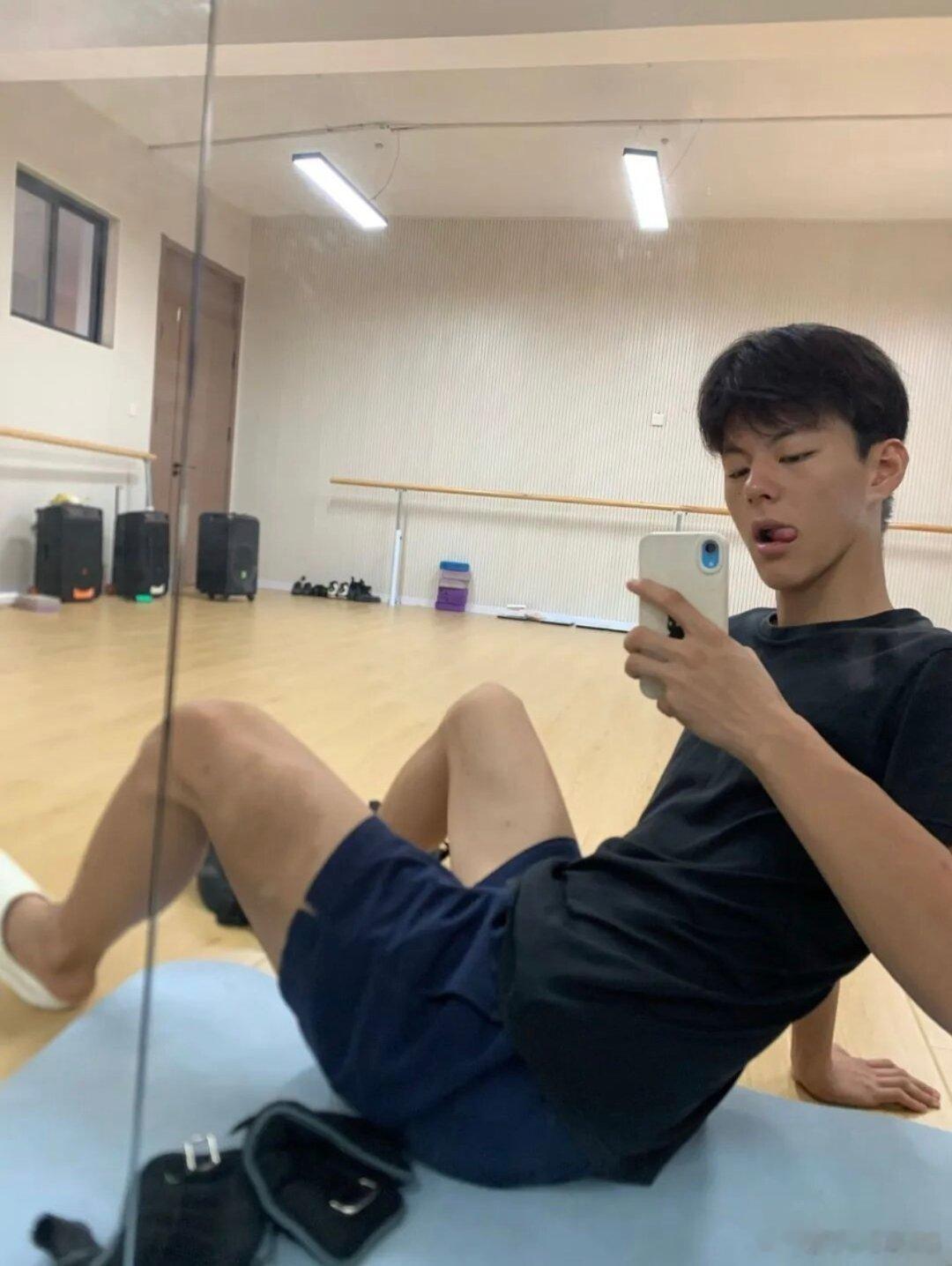 身材真的无可挑剔呀体育生 ​​​