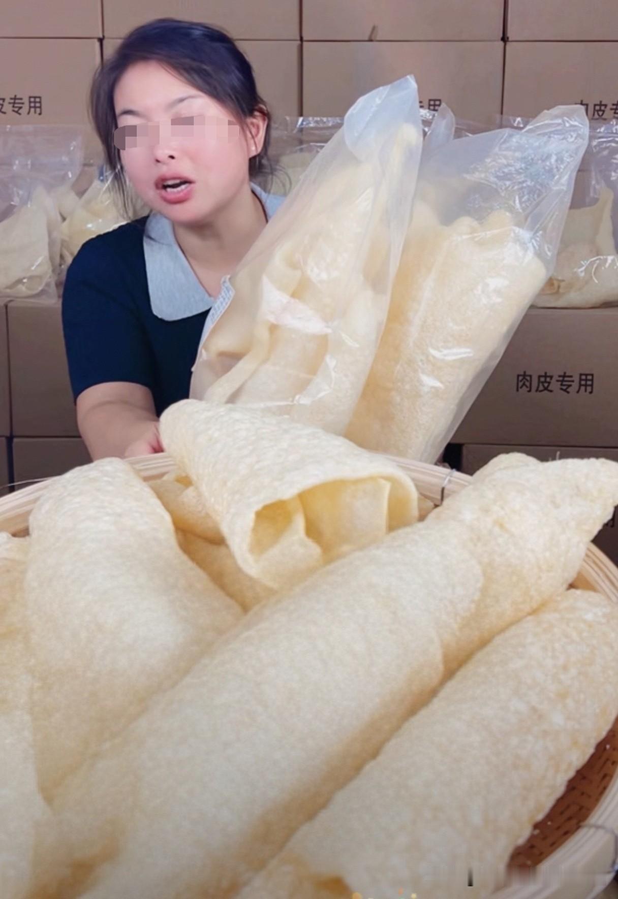 广告不可盲目相信，网购须谨慎！
今日，一邻居前两天在网上下单买了一种食品，中午到