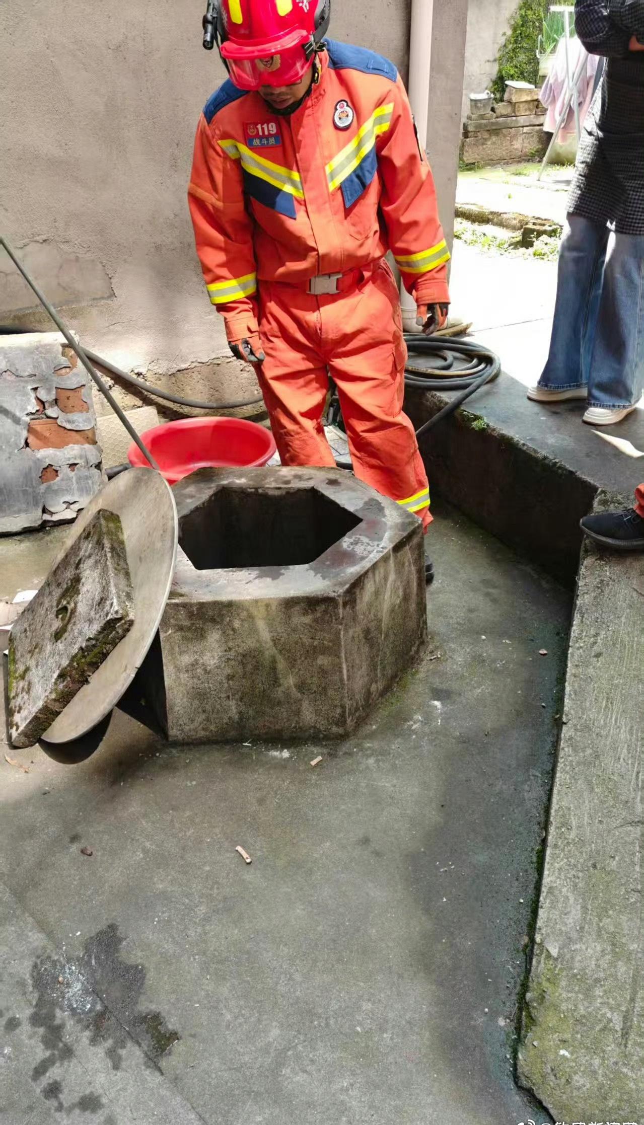 台州一村民不慎跌落深井危急时刻他出手了吴志东的善举与台州近年多起救援事件共同展现
