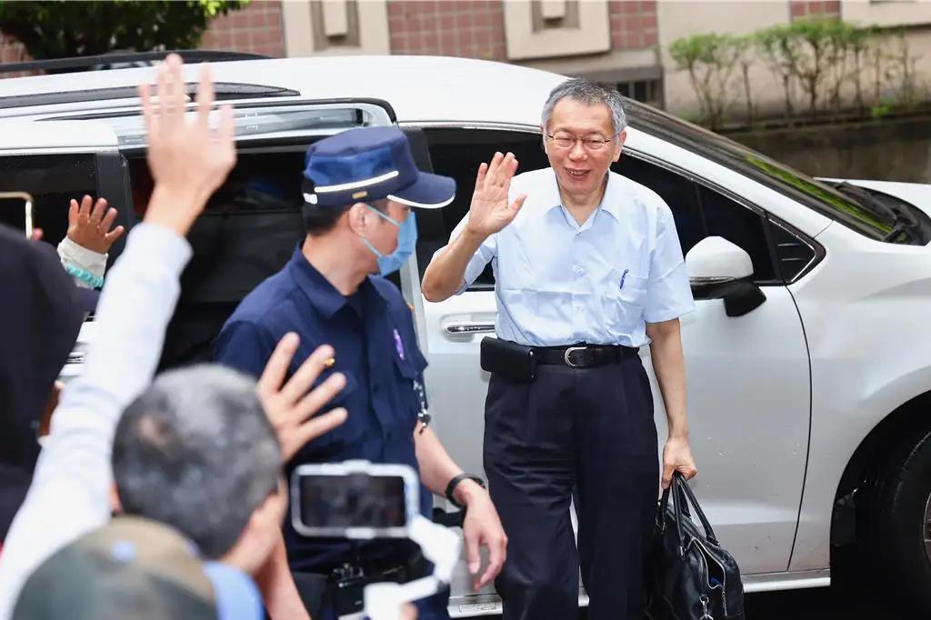 陈佩琪2号在脸书分享，柯文哲回家后已经胖了2公斤，回家的这段时间能感受到柯如今仍