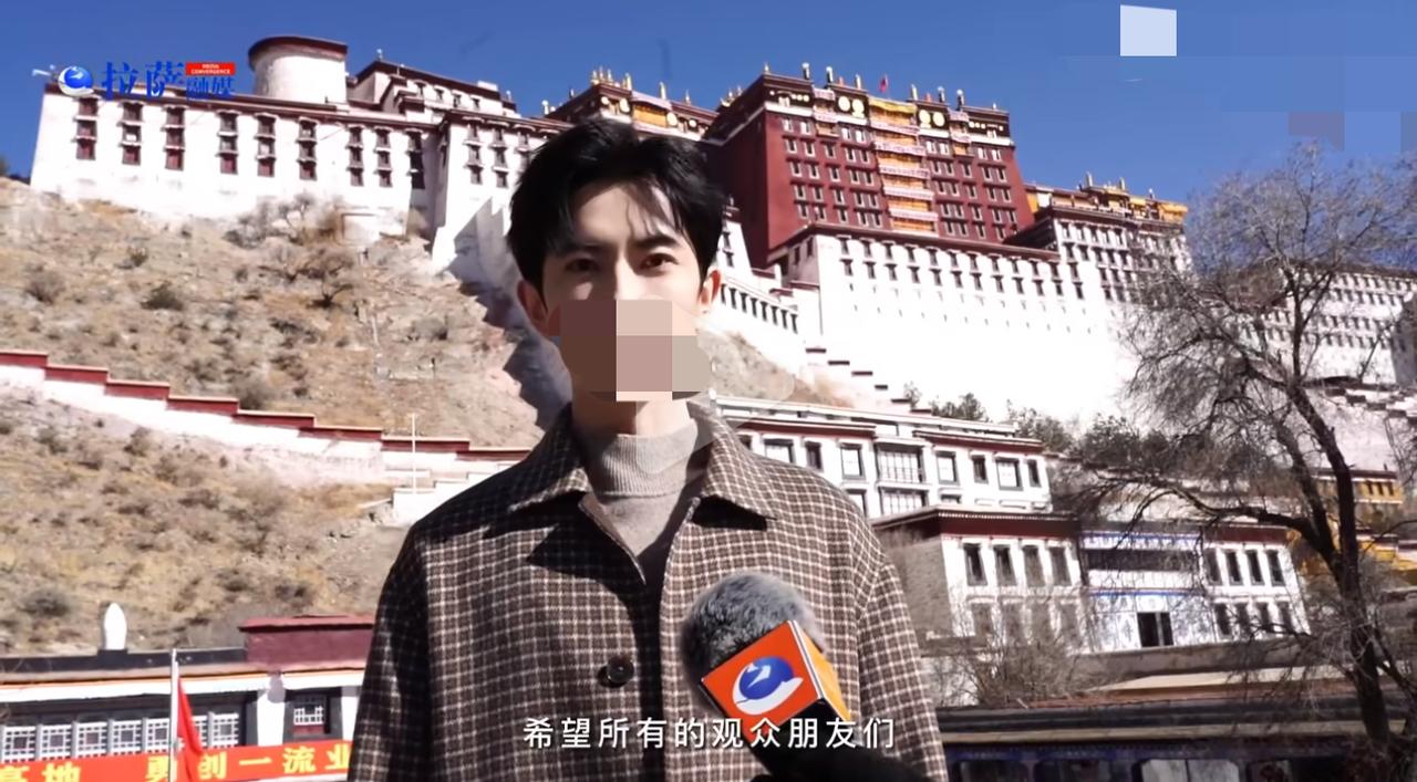 原来他真的会发光呀

以为都是网友们修的美照，

没想到在古建筑下原图照片，真的