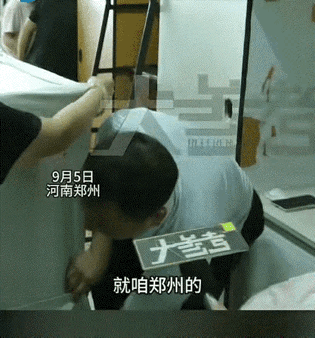 河南郑州，一女孩被录取到离家仅需二十分路程的一所大学，9月5号开学这天，父母来送