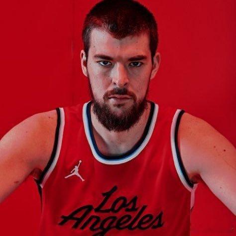 除了上赛季，这几年我确实最爱吐槽的就是你，说你软，说你黄油，说你打排球，今年说的