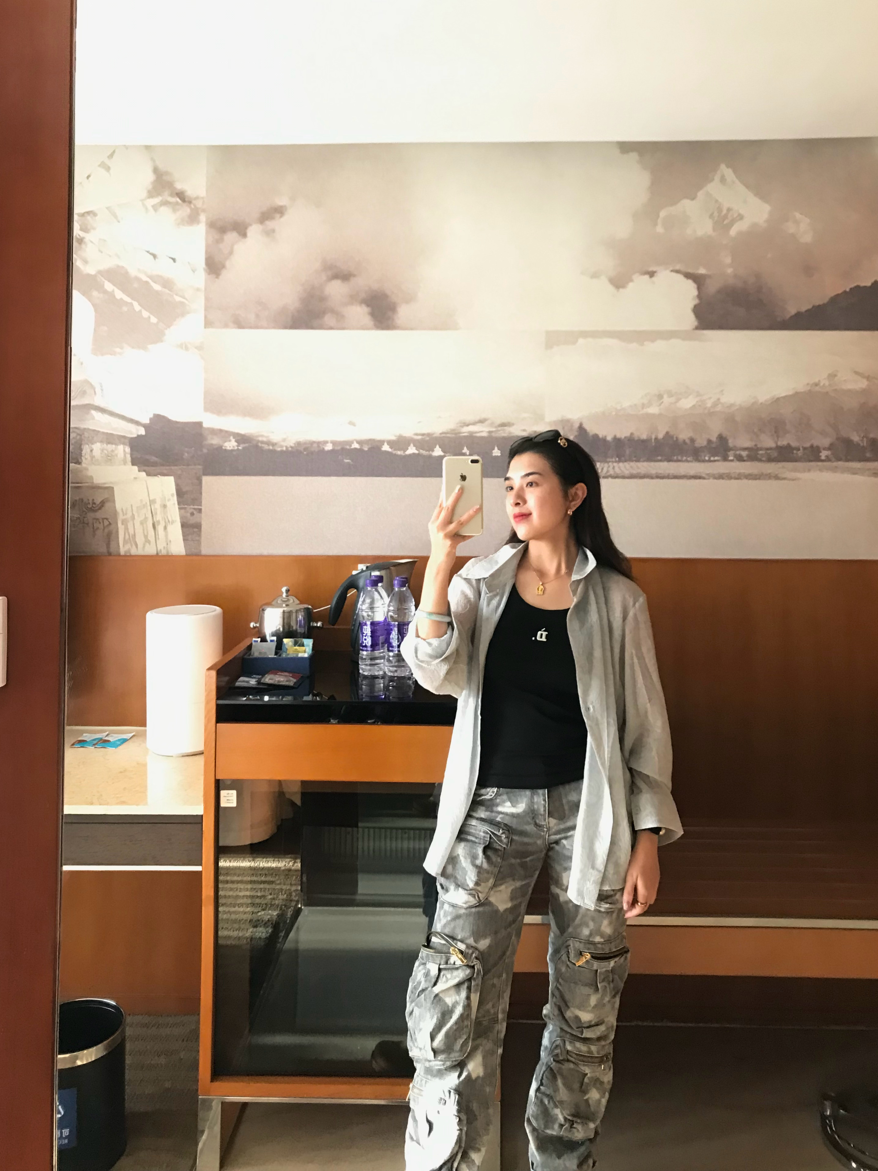 小助理我闪现北京！Luke我是找不到了，我要去工作参加发布会去了～猜猜是哪家的[