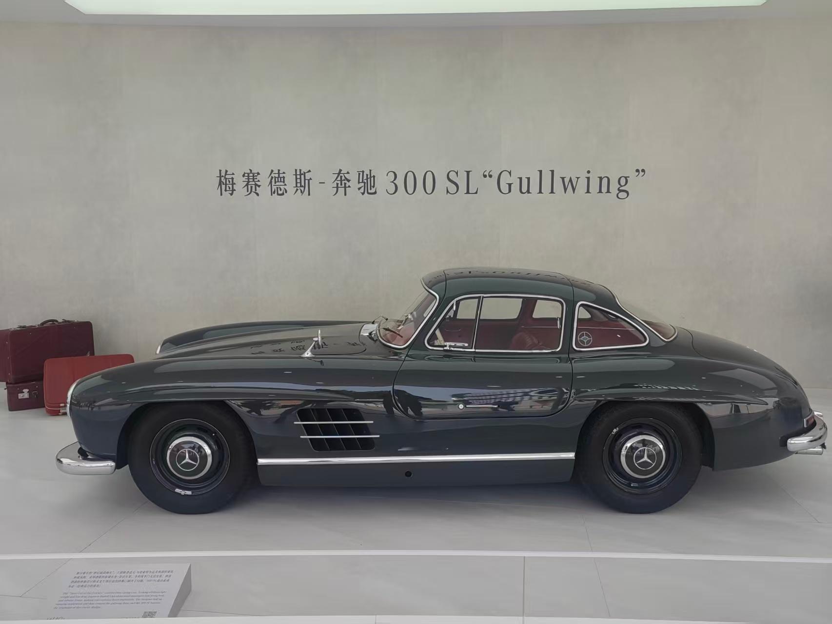 如果没有记错的话，这台车应该是有史以来最贵的汽车。没有之一。好像拍卖到1.5个亿