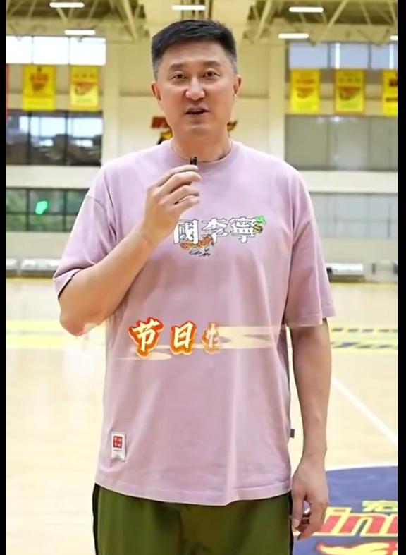 广东篮球充满自信，杜锋带领宏远男篮，杨舒予迪拉那向全国人民送中秋节祝福

每逢重