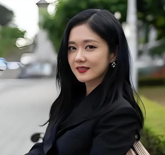 45岁张娜拉屡遭谣言缠身，谁该为网络流言买单？
 
谁还记得当年灵动可爱的《刁蛮