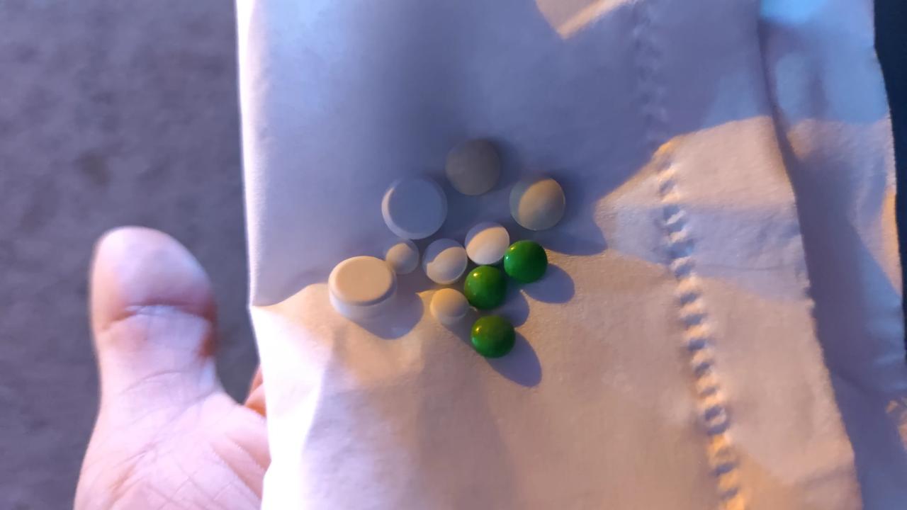 不过是个牙疼，用的着这么多药吗？
我估计是上火，以前吃个两片药差不多了，这次竟然