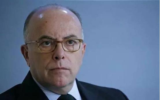 是不是想不到，法国这座城市半夜全黑，路人都不敢出门，如今终于翻盘，新任市长直接亮