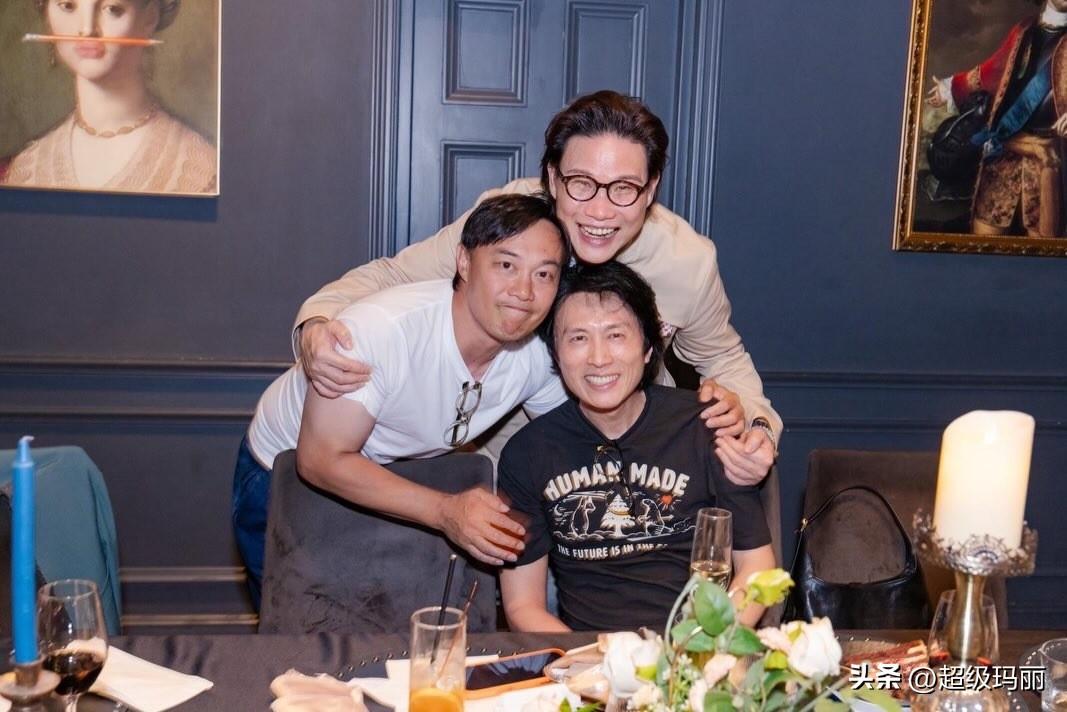 陈奕迅、黄子华、郑秀文、张卫健、郑希怡等人为苏永康老婆庆祝50岁生日🍰