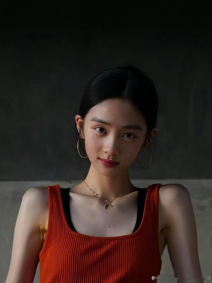 黄多多身上的故事感黄多多眼下痣黄多多自带故事感，气质独特，很适合文艺片的拍摄。 